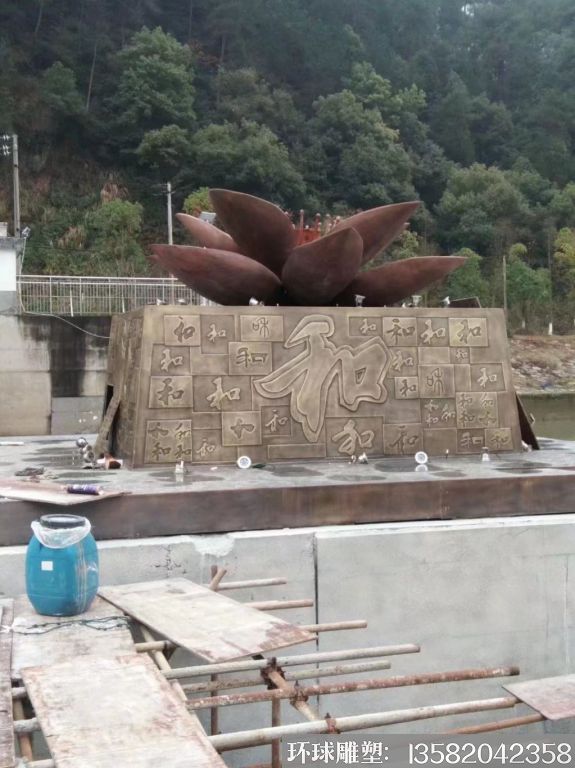 緞銅荷花雕塑，立體荷花雕塑